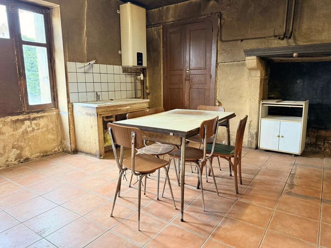 Maison à potentiel avec grange, proche de Brigueuil - photo 5