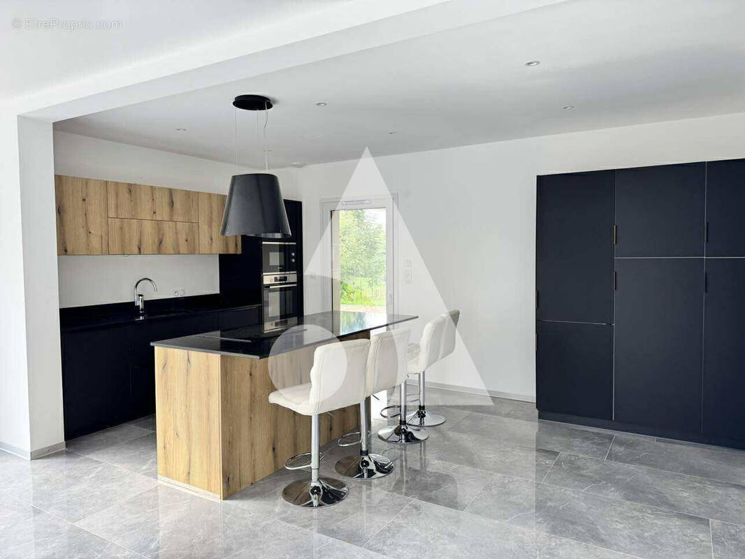 Maison à NEUFCHATEAU