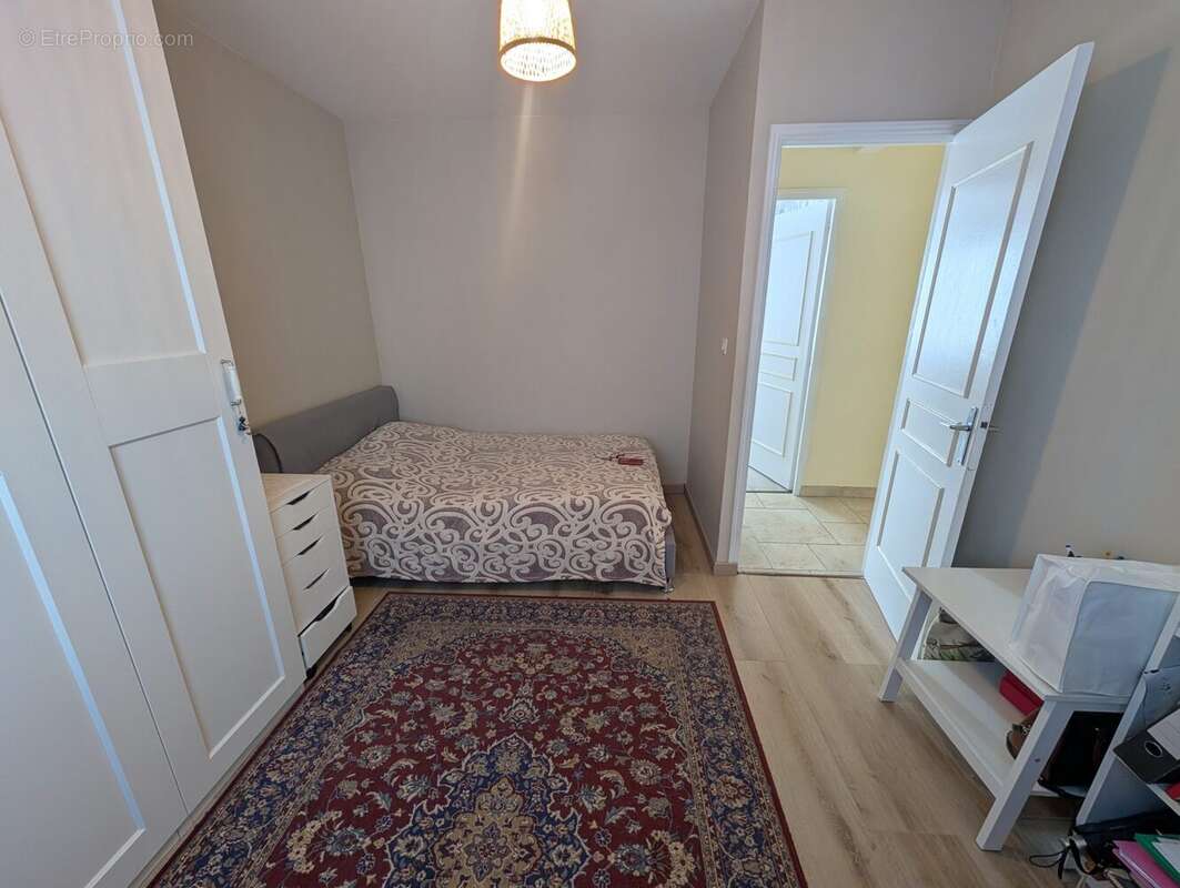 Appartement à LES CLAYES-SOUS-BOIS