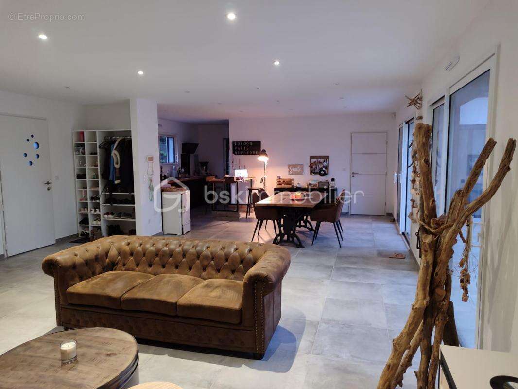 Maison à LE CANNET-DES-MAURES