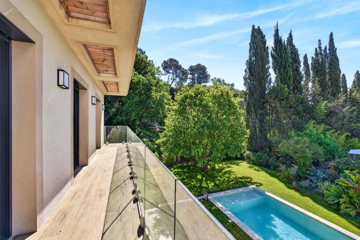 MOUGINS INTERNATIONAL : Villa Neuve avec Ascenseur en Domaine Privé - photo 6