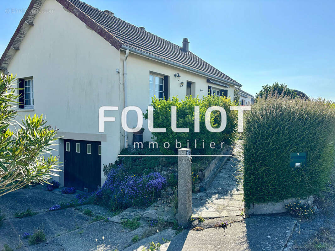 Maison à AGON-COUTAINVILLE