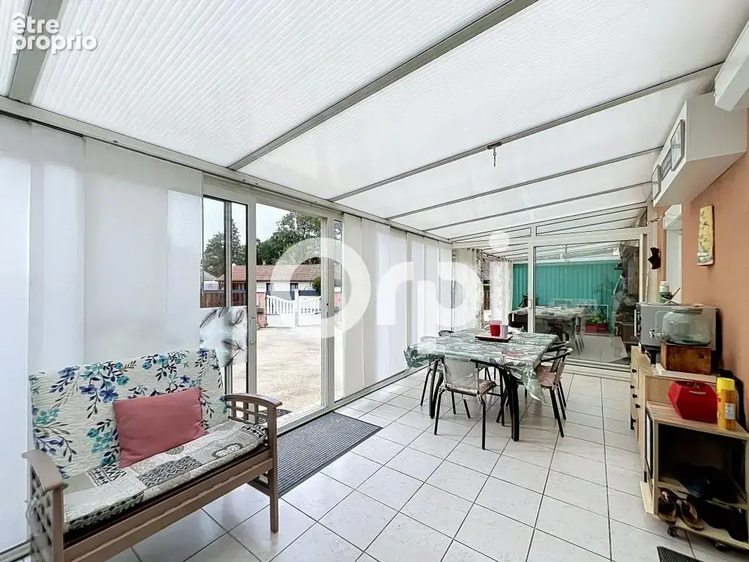 À vendre : Maison de plain-pied à Sarliac-sur-l'Isle — Piscine couverte & grande véranda - photo 6