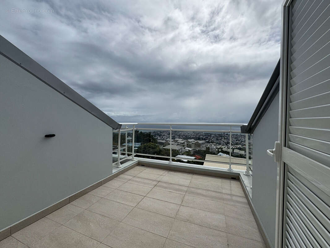 A VENDRE - Bellepierre - Appartement T4 neuf de 173 m2 de surface totale dans une copropriété de standing - photo 17