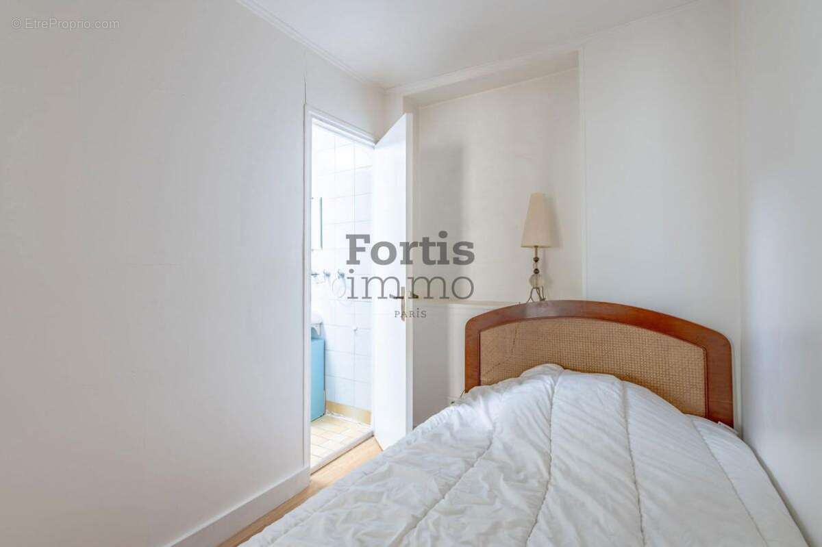 Appartement à PARIS-1E
