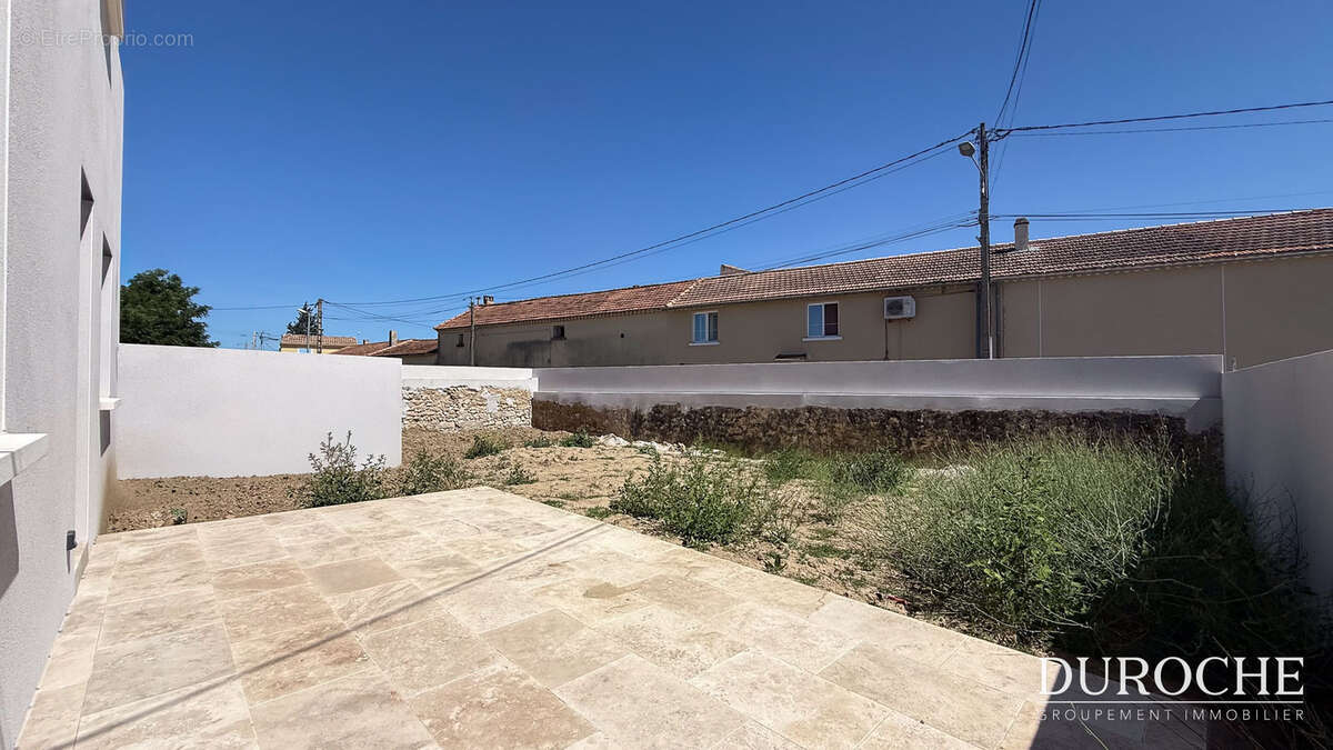 Maison à CAMARET-SUR-AIGUES