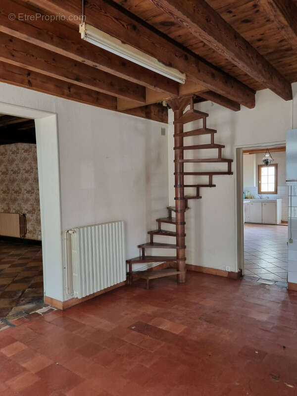 Maison à LES ARTIGUES-DE-LUSSAC