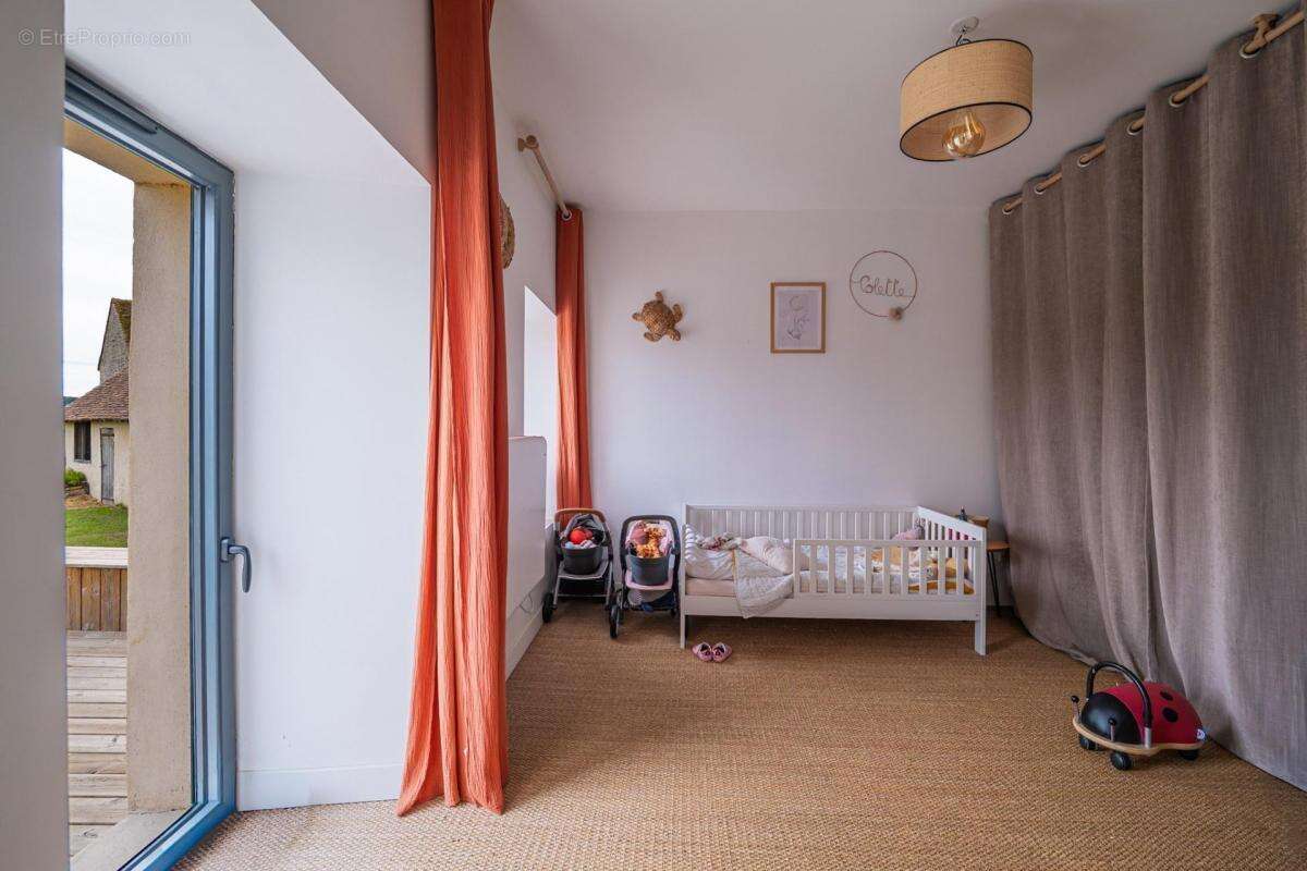 Maison à NEUVILLE-SUR-SARTHE