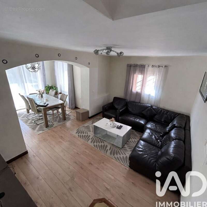 Maison 136 m² à Septemes-Les-Vallons  - photo 2