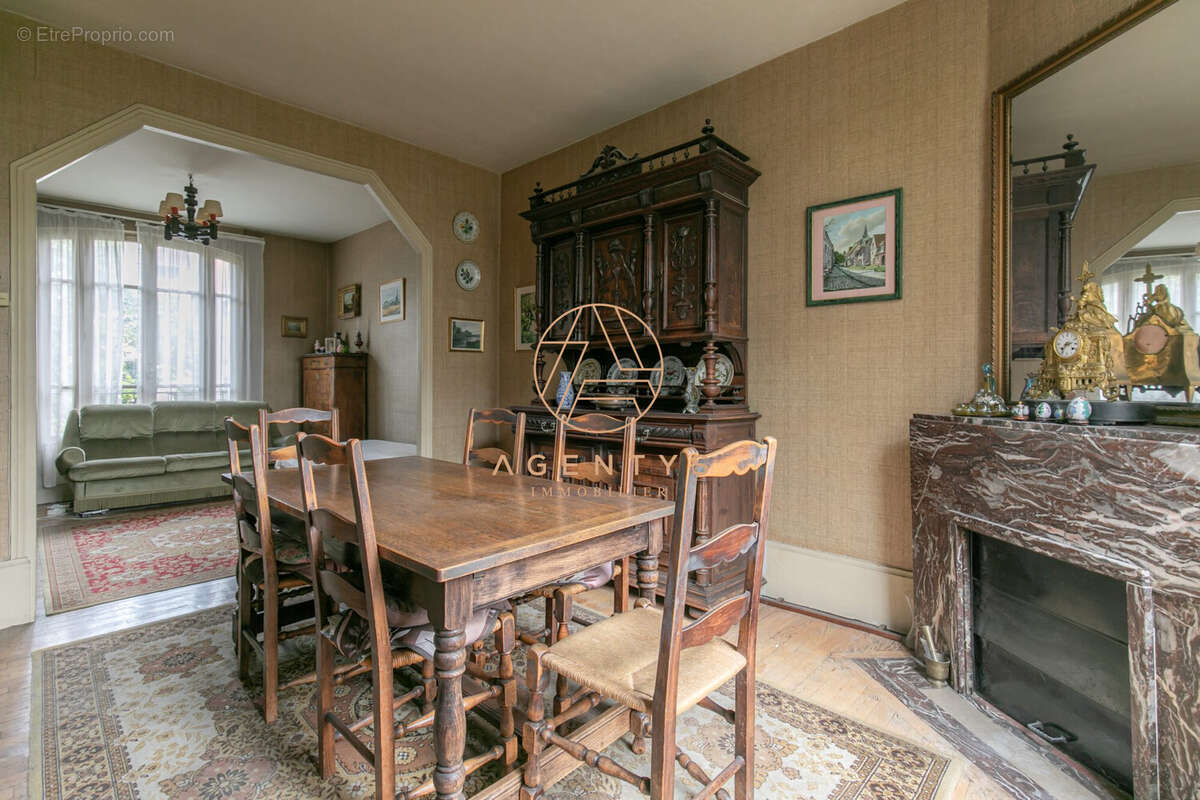 Maison à SAINT-MAUR-DES-FOSSES