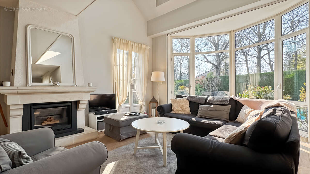 Maison à SAINT-NOM-LA-BRETECHE