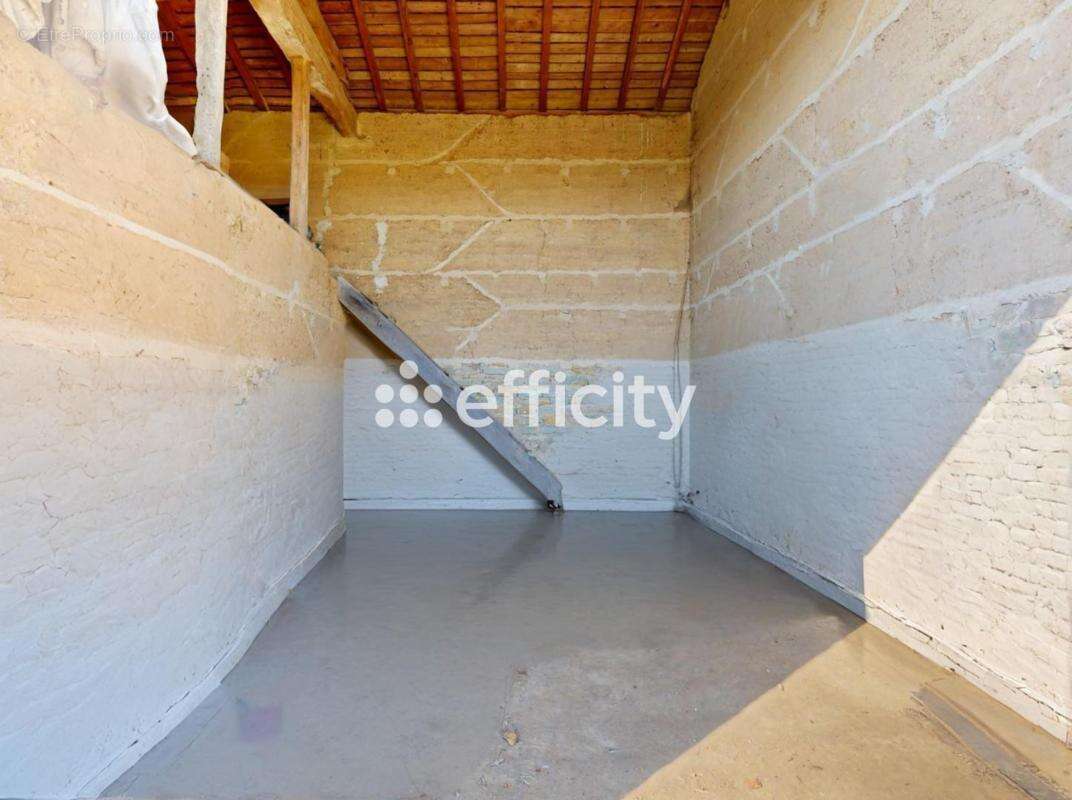 Maison à SAINT-DENIS-LES-BOURG