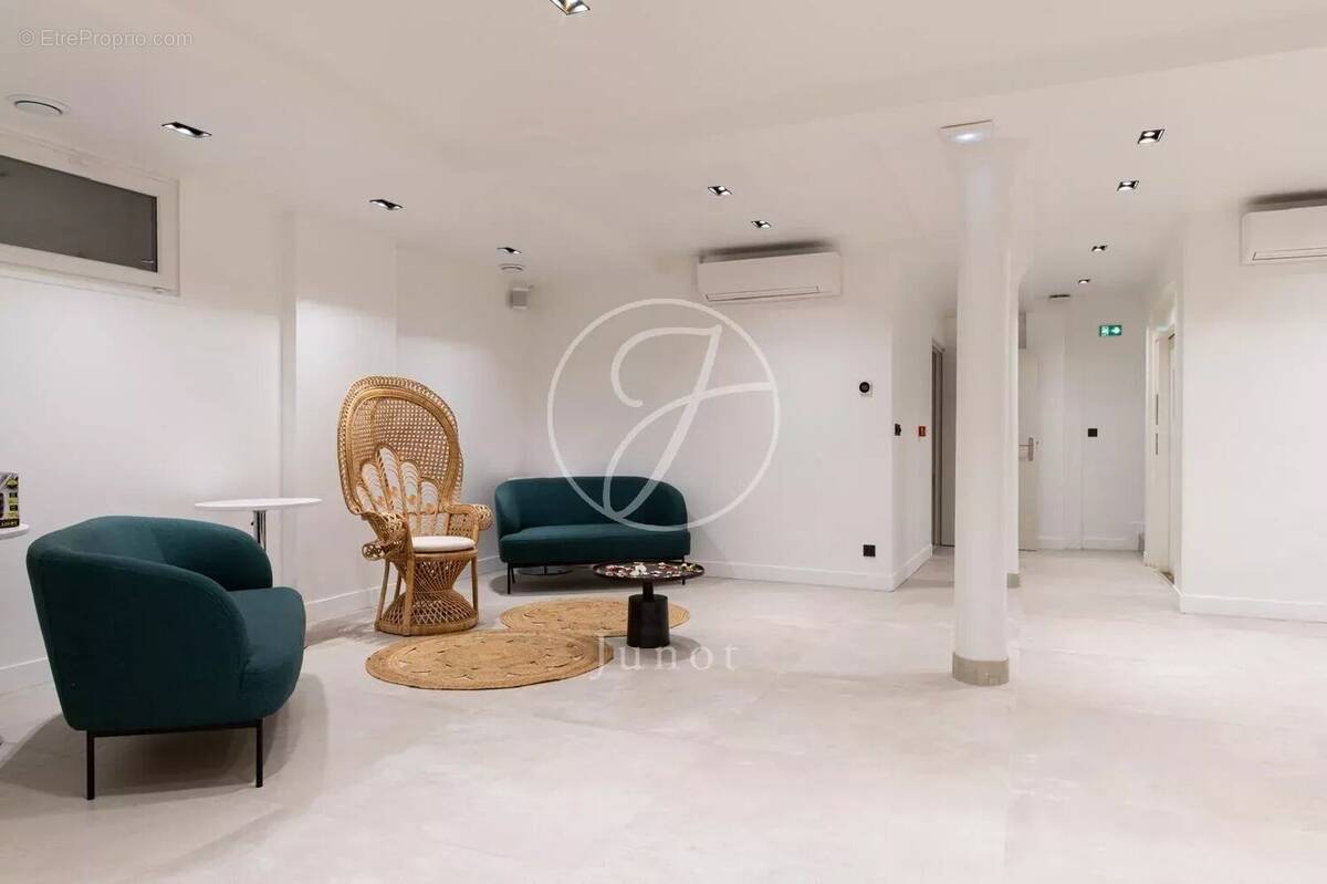 Commerce à PARIS-17E