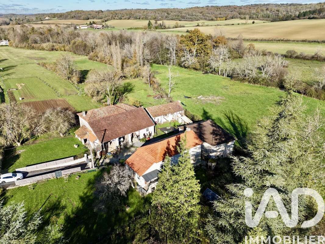 Maison 140 m² à Mareuil  - photo 3