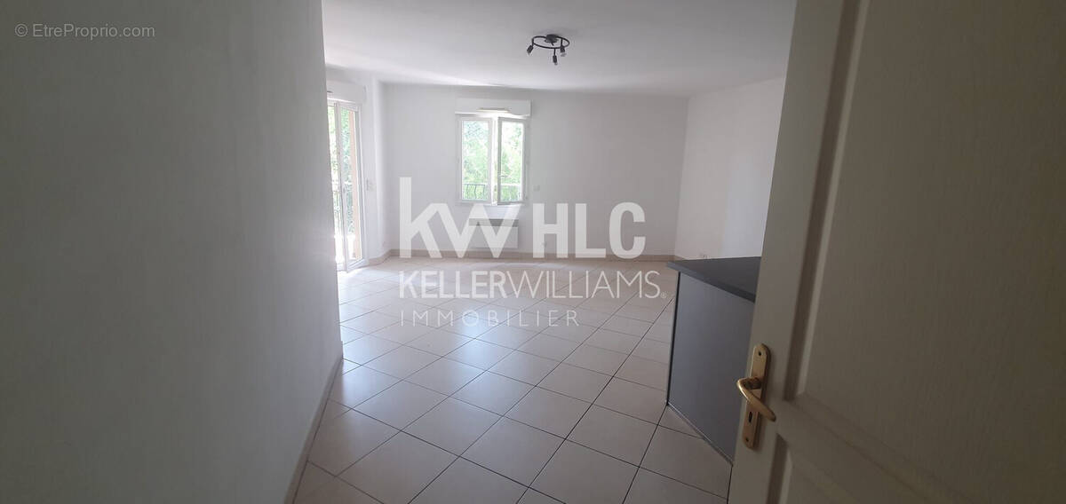 Salon-Séjour - Appartement à DRAGUIGNAN