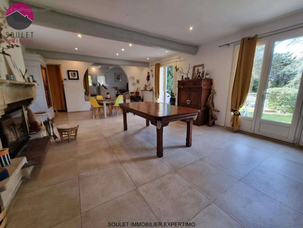 Maison à VENASQUE