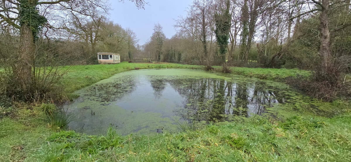 Terrain à MOUTIERS-LES-MAUXFAITS