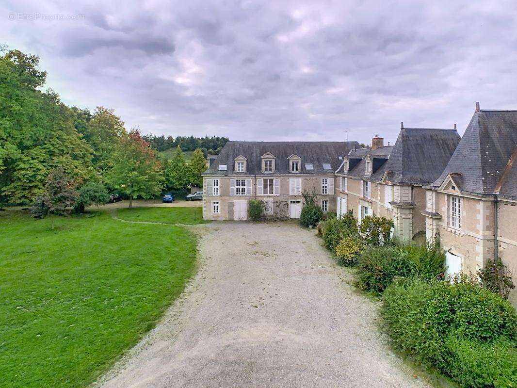 Appartement à AVRILLE
