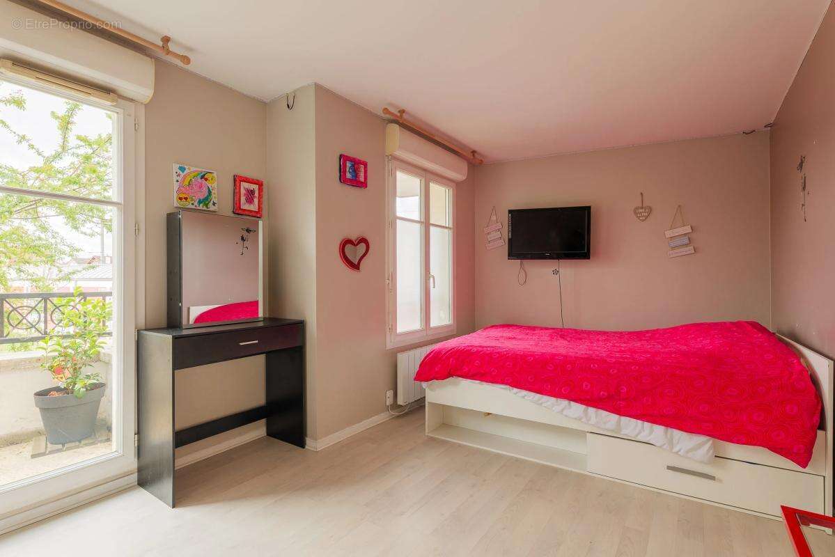 Appartement à LES PAVILLONS-SOUS-BOIS
