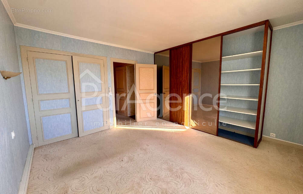 Commerce à VAUX-SUR-MER