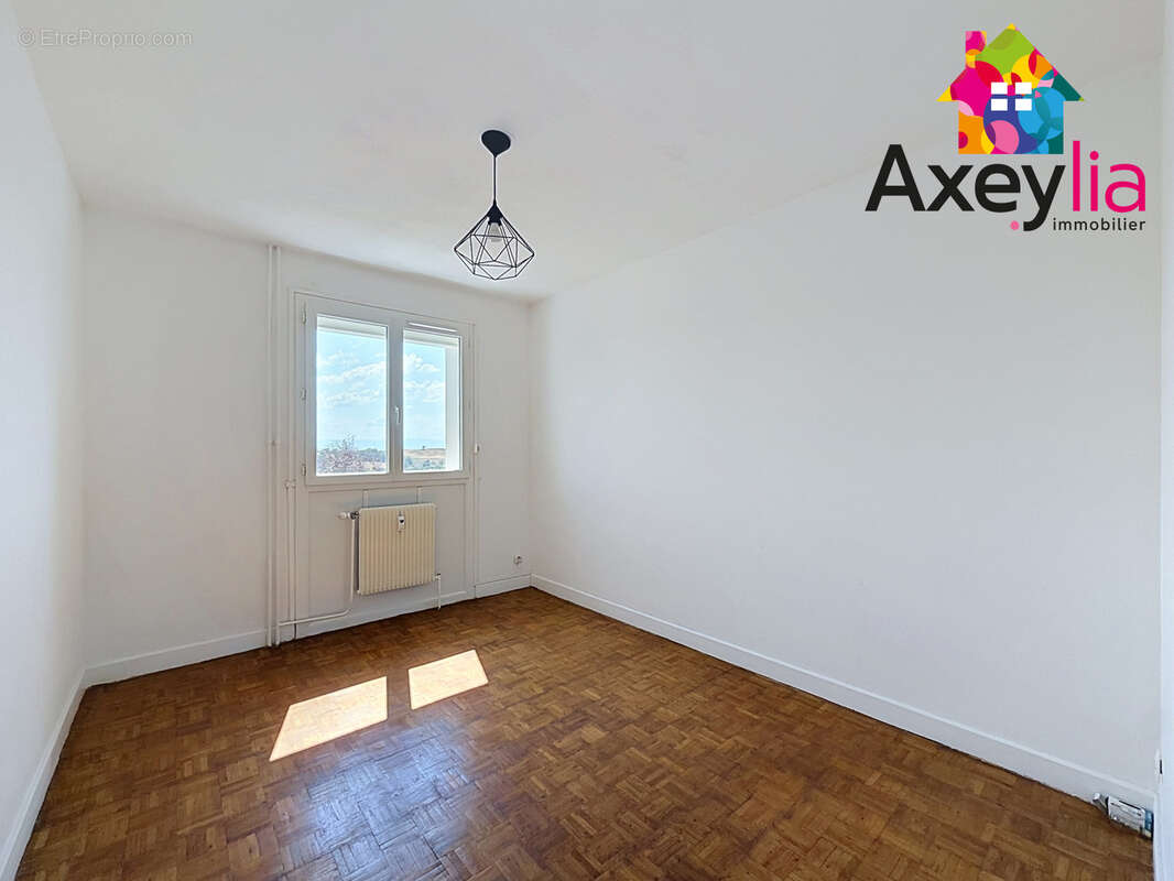 A vendre - panissieres - appartement de type 3 avec garage, cave et local velo - photo 6