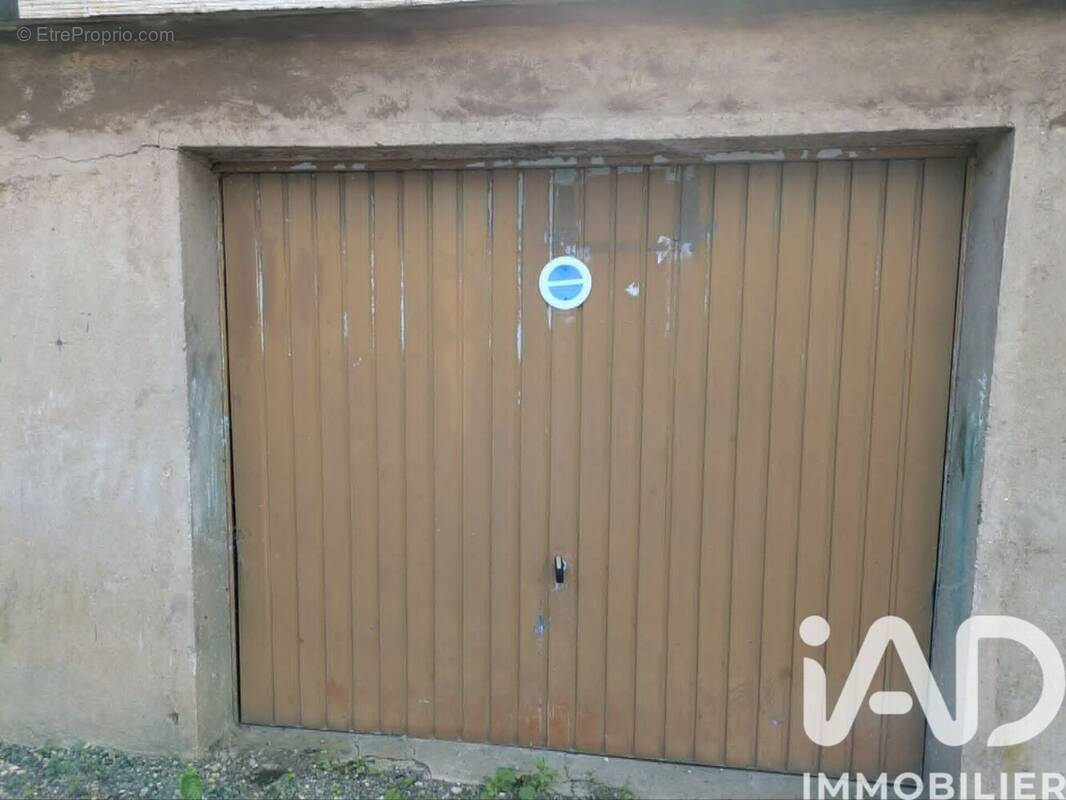 Photo 1 - Parking à ALGRANGE