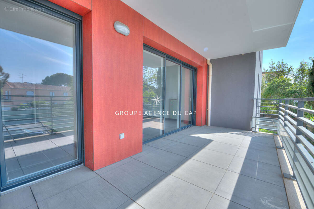 Appartement t2 saint raphael terrasse stationnement centre ville et mer a pied - photo 9