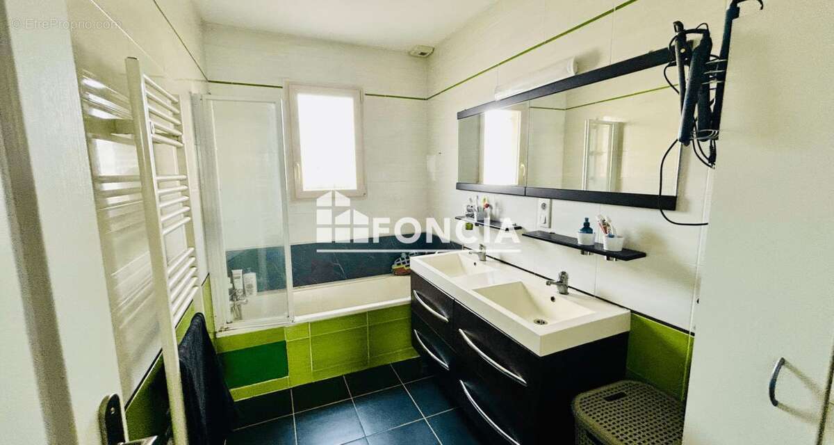 Maison à SAINT-JUST-LE-MARTEL