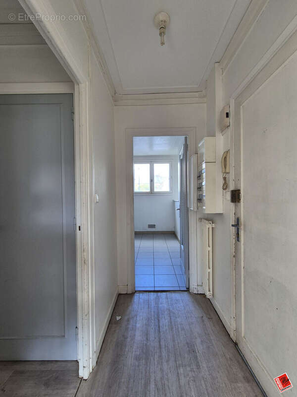 Entrée - cuisine - Appartement à SAINT-BRIEUC
