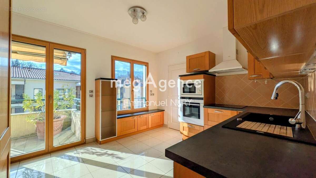 Appartement à CHARBONNIERES-LES-BAINS