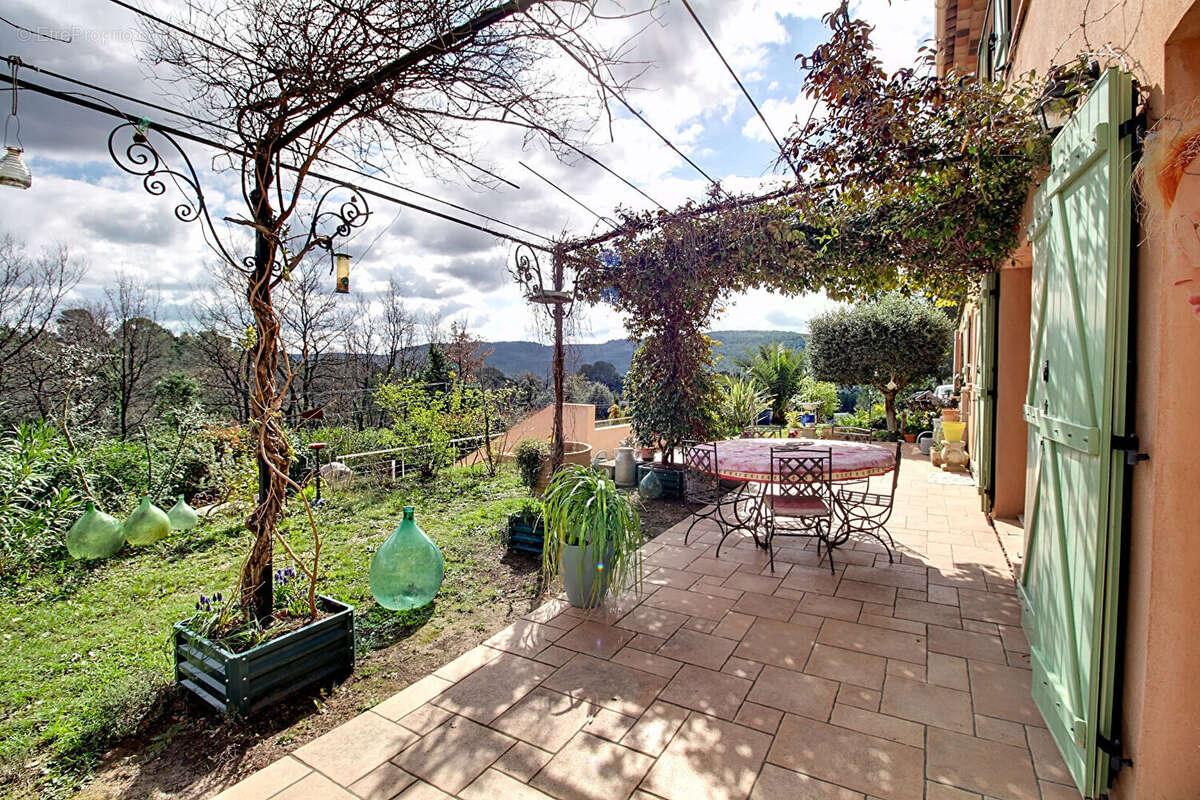 A VENDRE ! VILLECROZE - Maison 147 m² avec piscine et superbe vue dégagée - photo 24