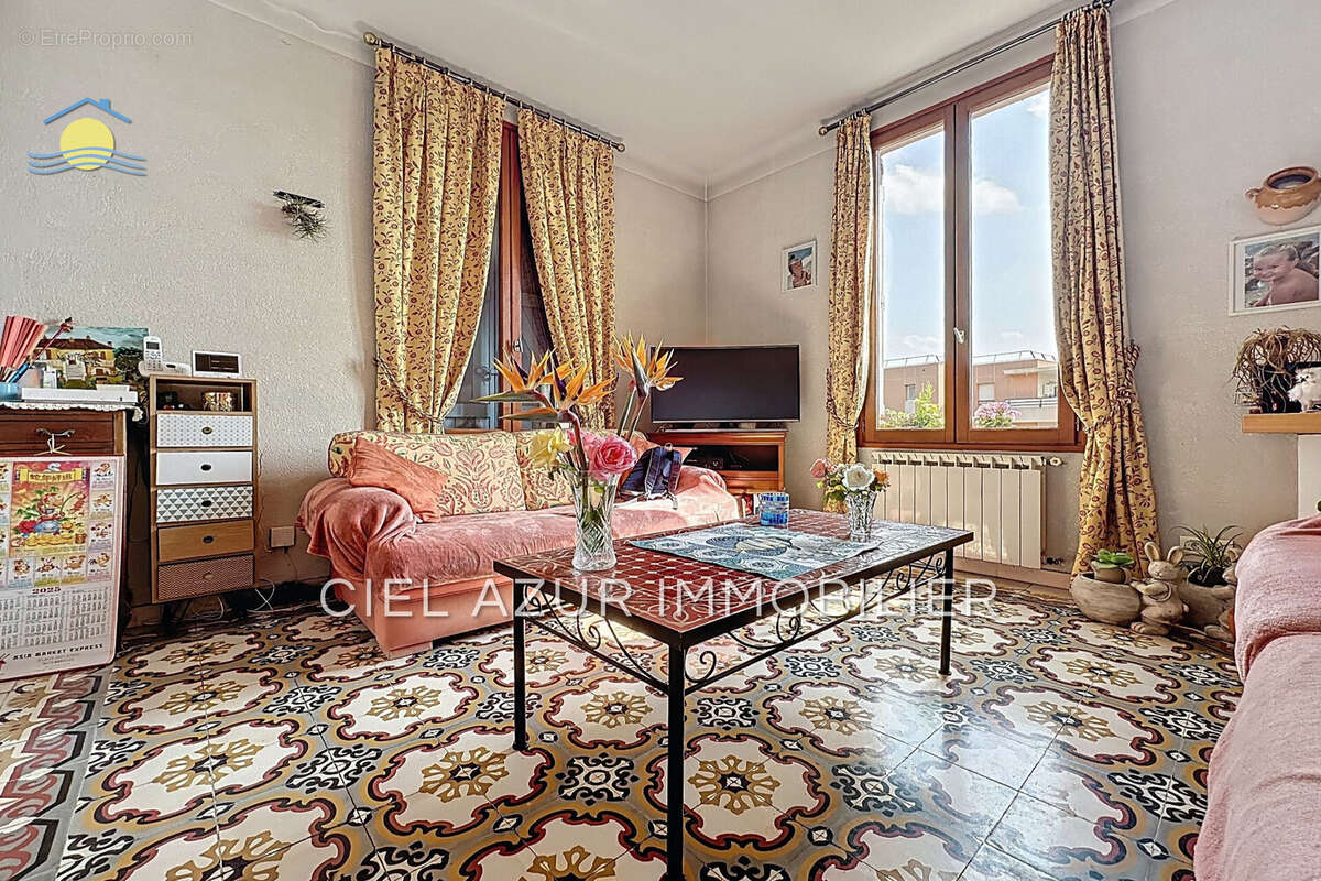 Maison à MOUANS-SARTOUX