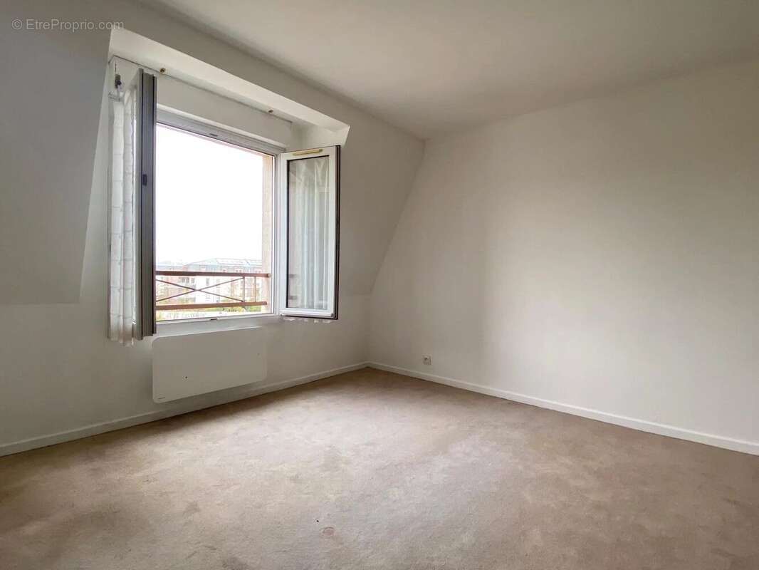 Appartement à LES CLAYES-SOUS-BOIS