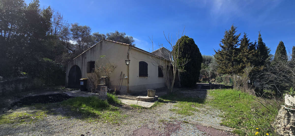 MOUANS-SARTOUX à vendre au calme absolu maison de plain-pied 3 pièces de 79 m2 sur 2.500 m2 de terrain - photo 2