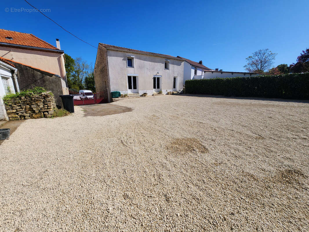 Maison à MAREUIL-SUR-LAY-DISSAIS