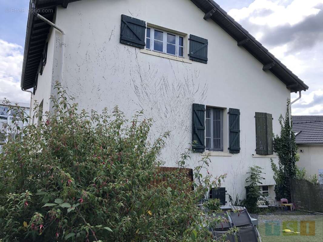 Maison avec grand sous-sol sur terrain de 507 m² - photo 2