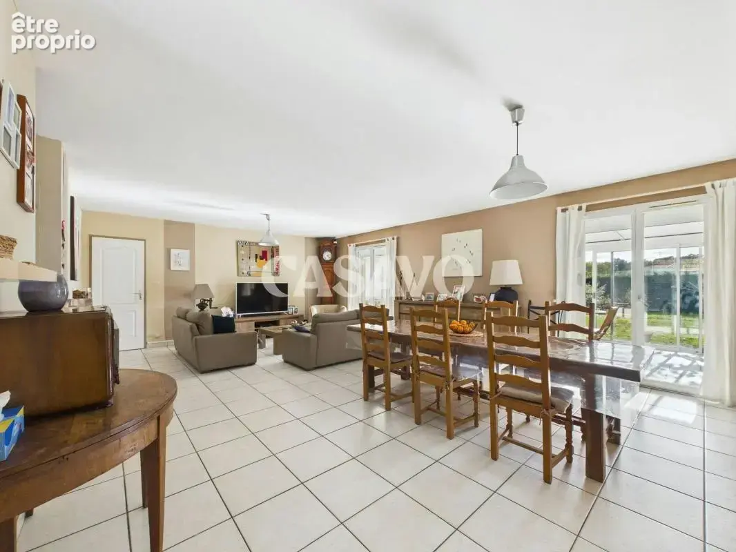 Vente Maison 5 pièces de 130m² - 33160 Saint-Médard-en-Jalles - photo 2