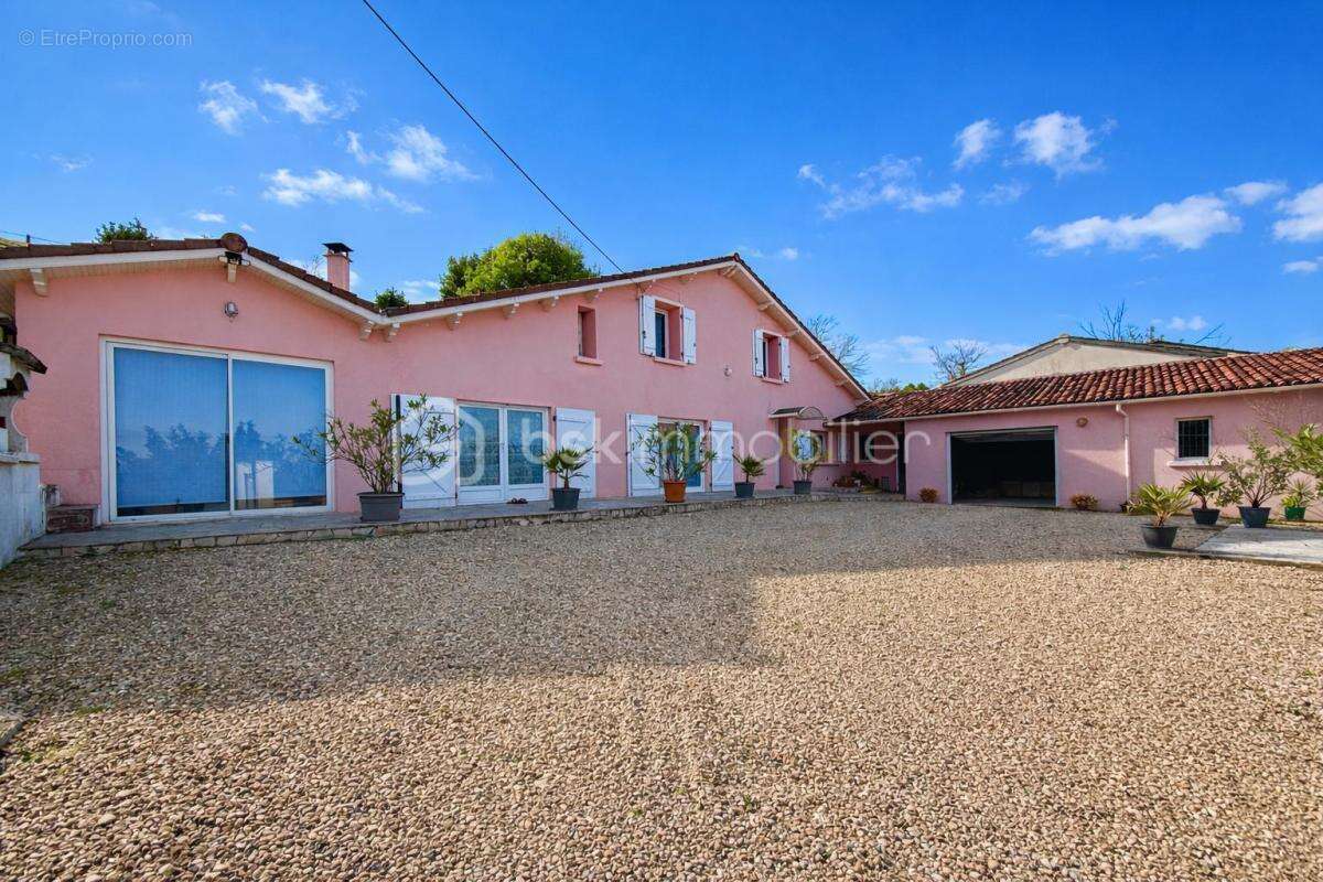 Maison familiale de 135 m² avec vue dégagée – Environnement calme et parcelle de 2000 m² - photo 9