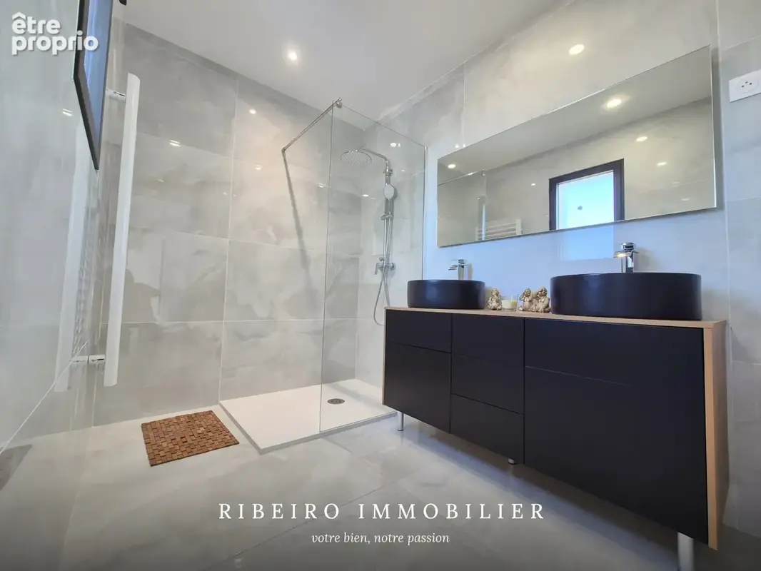 Villa contemporaine à vendre à Agde - piscine, 4 suites, vue sur jardin. - photo 3