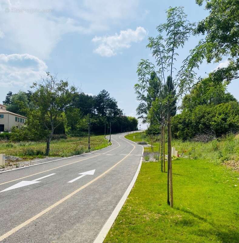 Terrain à CLERMONT-LE-FORT