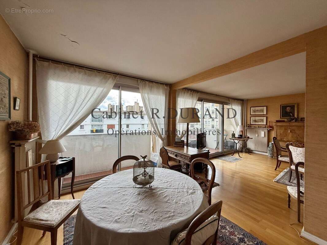 Appartement à COURBEVOIE