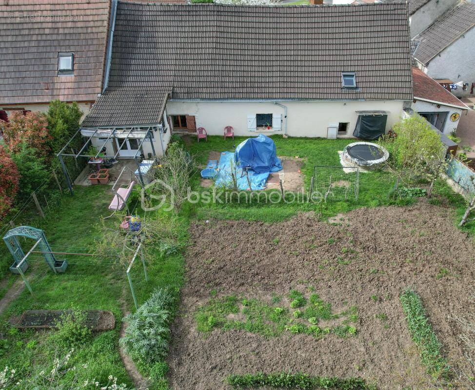 Maison à SAINT-PARIZE-LE-CHATEL