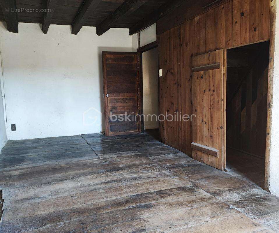 Maison à NEUVIC-ENTIER