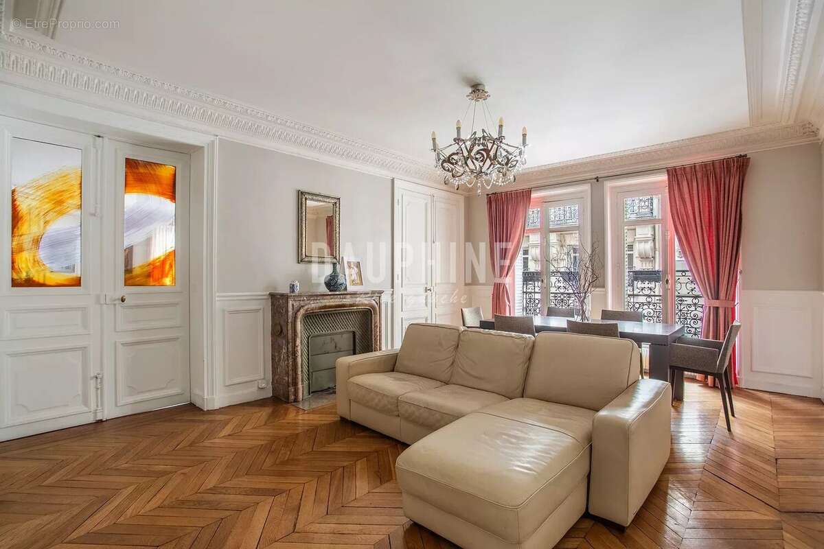 Appartement à PARIS-7E