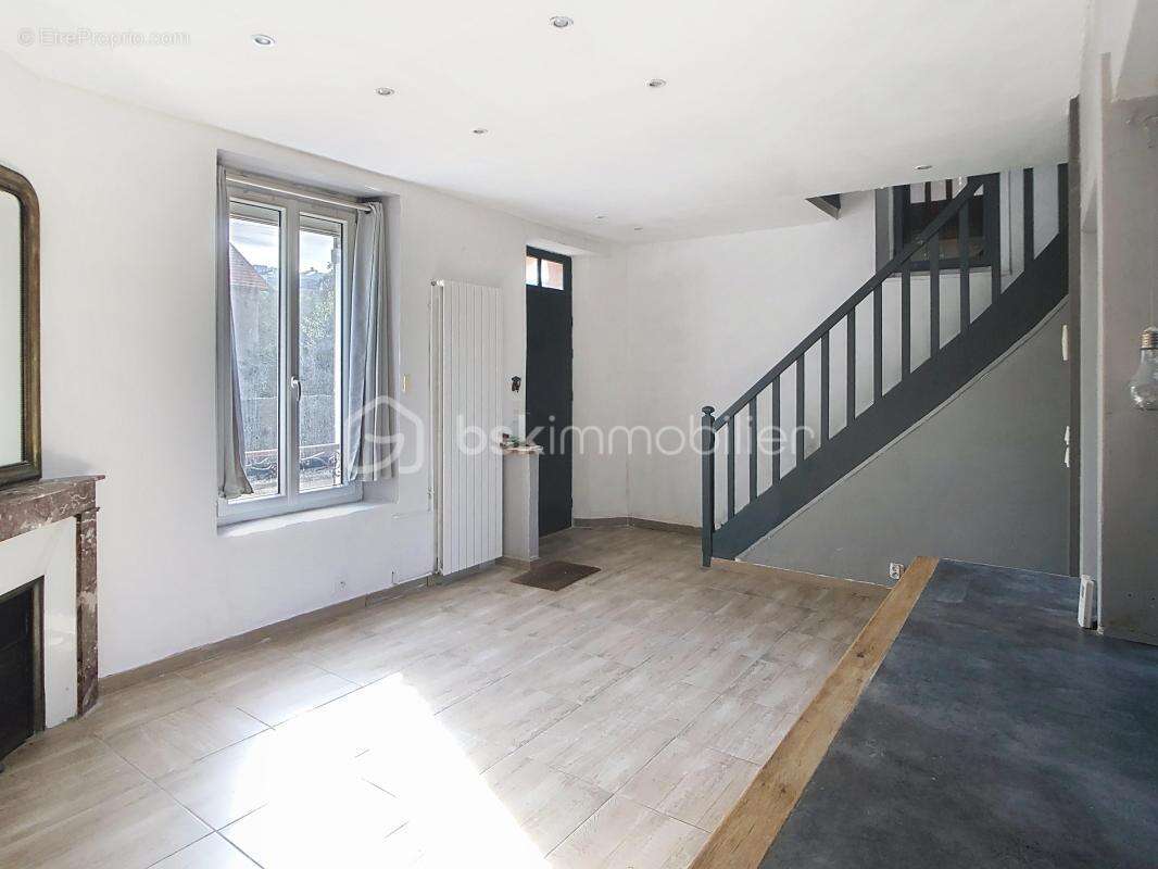 Maison à AMILLY
