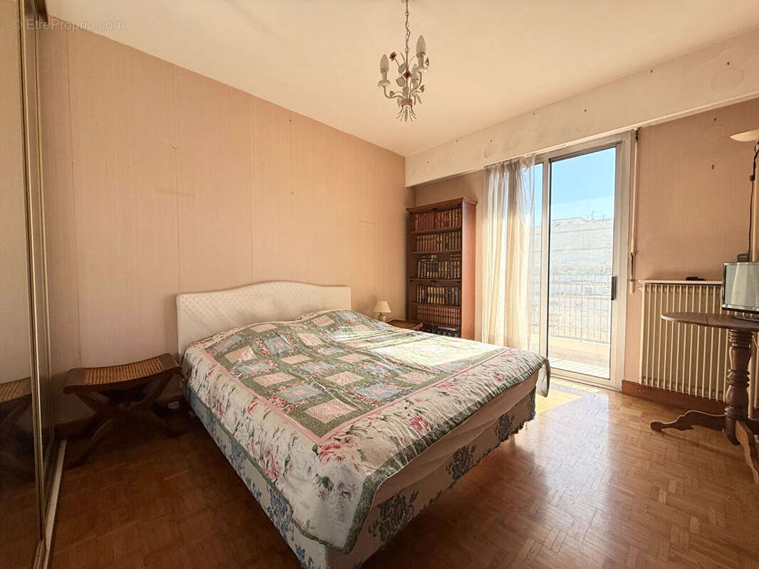 Appartement à SAINT-LAURENT-DU-VAR