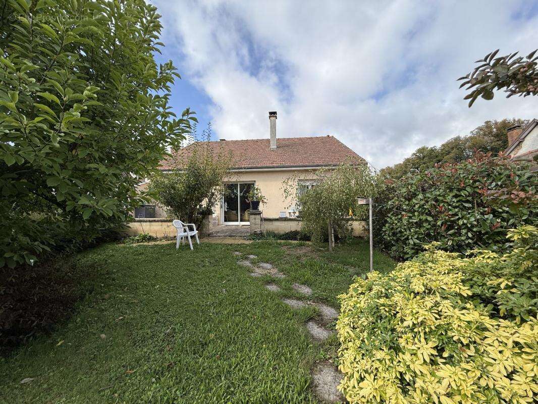 Maison à SAINT-YRIEIX-LA-PERCHE