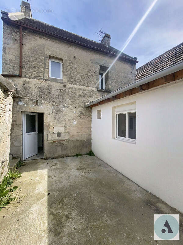 Maison à COLLEVILLE-MONTGOMERY