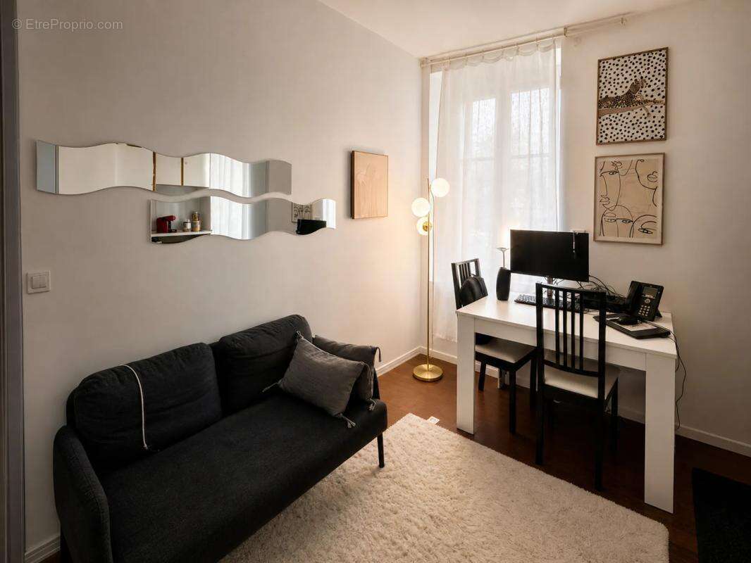 Immeuble de 9 pièces de 200 m² situé à Niort - photo 5