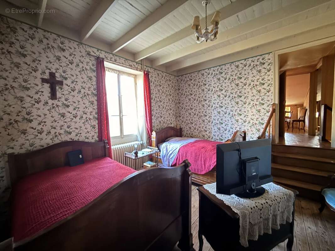 Maison à SALLES-DE-VILLEFAGNAN